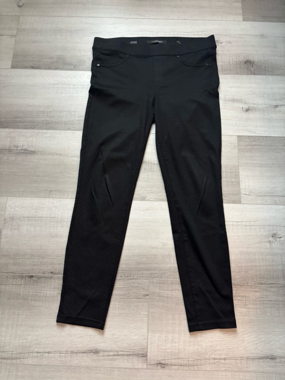 Liverpool Sienna Pull-On Leggings Black Patterned Stretch 12/31 Slim